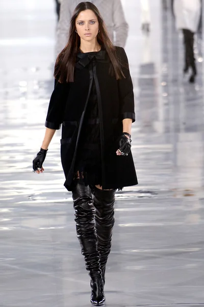 Look 10